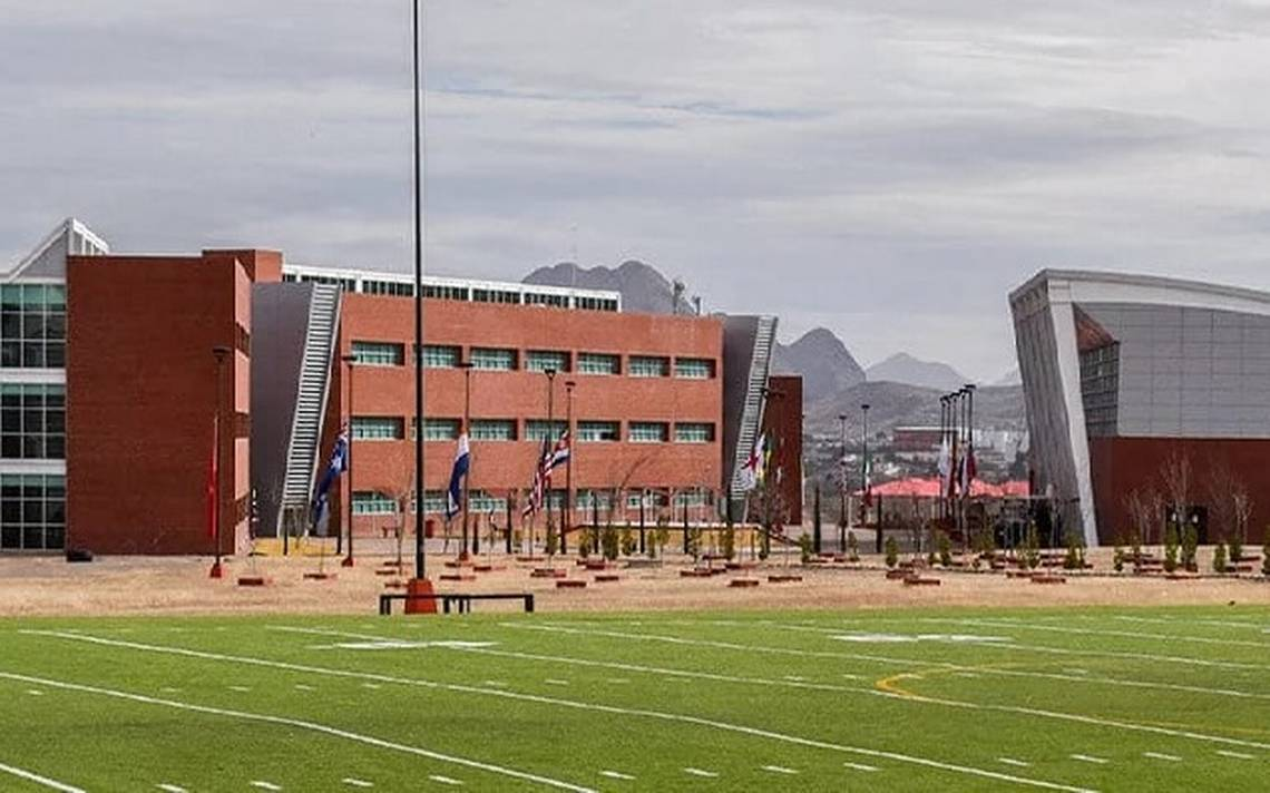 Campus UVM Chihuahua — Cancelería + fachada suministrado por ALUMINTE en Chihuahua, Chihuahua